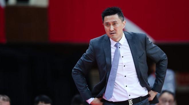 广东男篮险胜美国队！张昊统治内线，王少杰和张皓嘉合砍2分